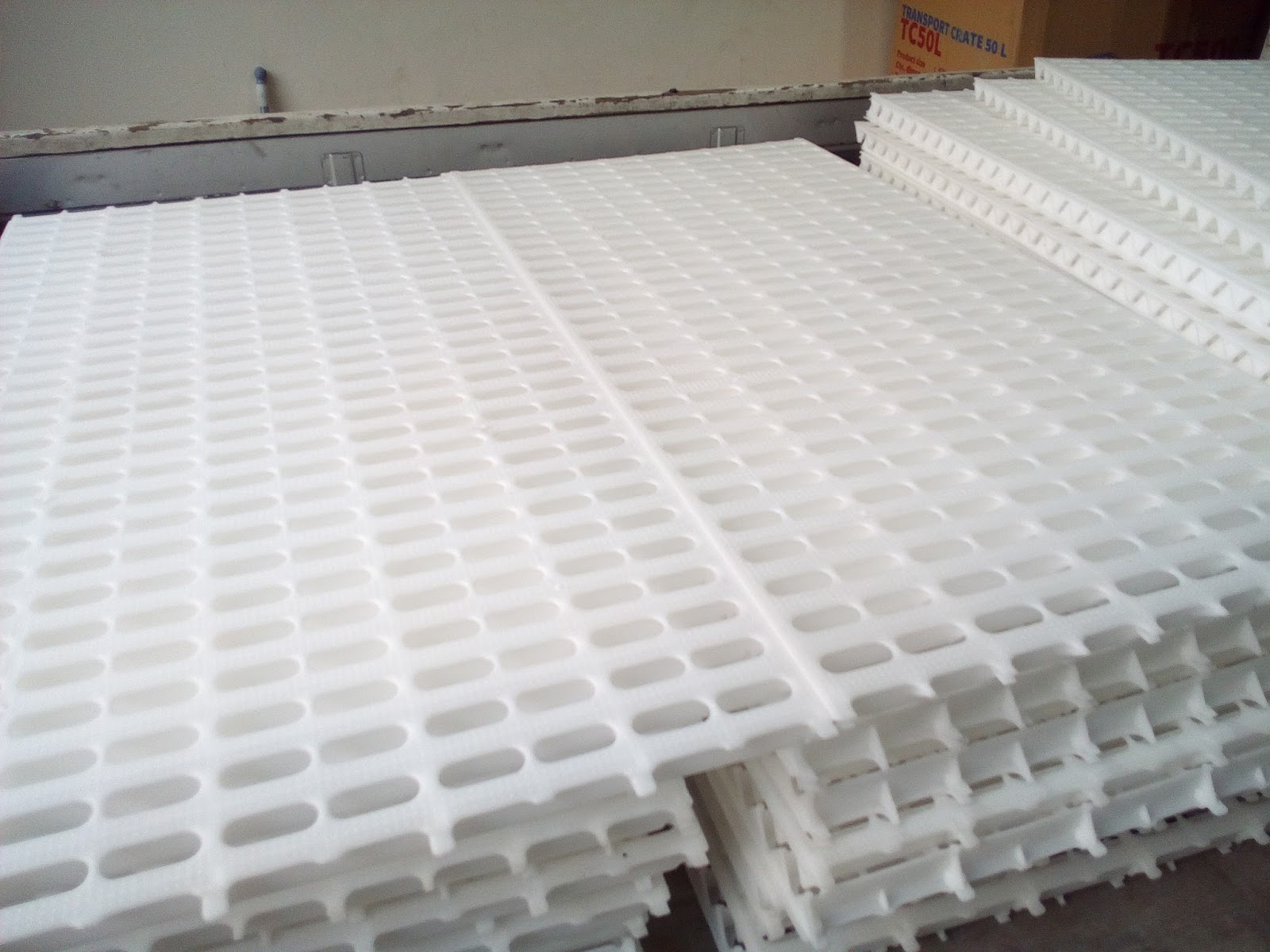 CV. PALETINDO INTI MAKMUR : TATAKAN PLASTIK/ INDUSTRIAL PAD