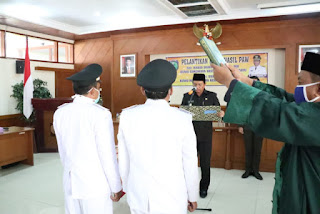 Taufik Hidayat Lantik Kuwu Singajaya dan Mundakjaya Taufik Hidayat Lantik Kuwu Singajaya dan Mundakjaya