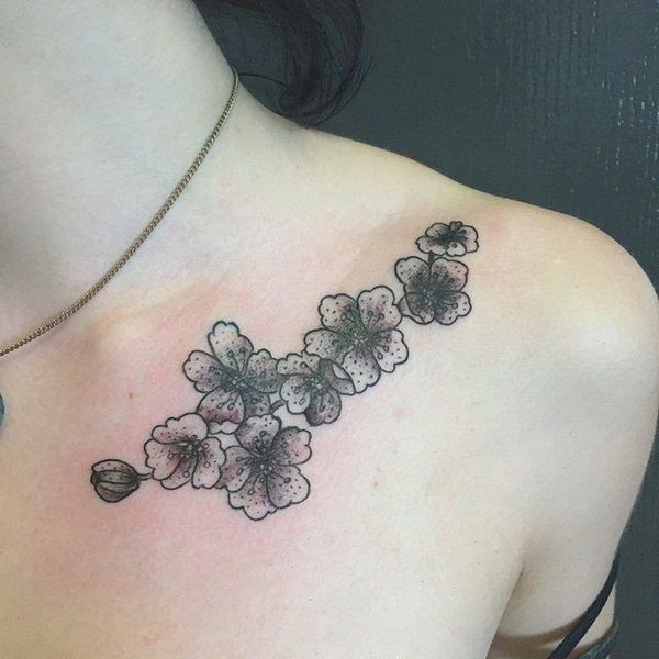 Tatuagens femininas na clavícula Tatuagens femininas na clavícula