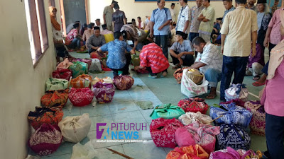 Warga Desa Pituruh Rayakan Maulid Nabi Muhammad SAW Dengan Tradisi Rolasan