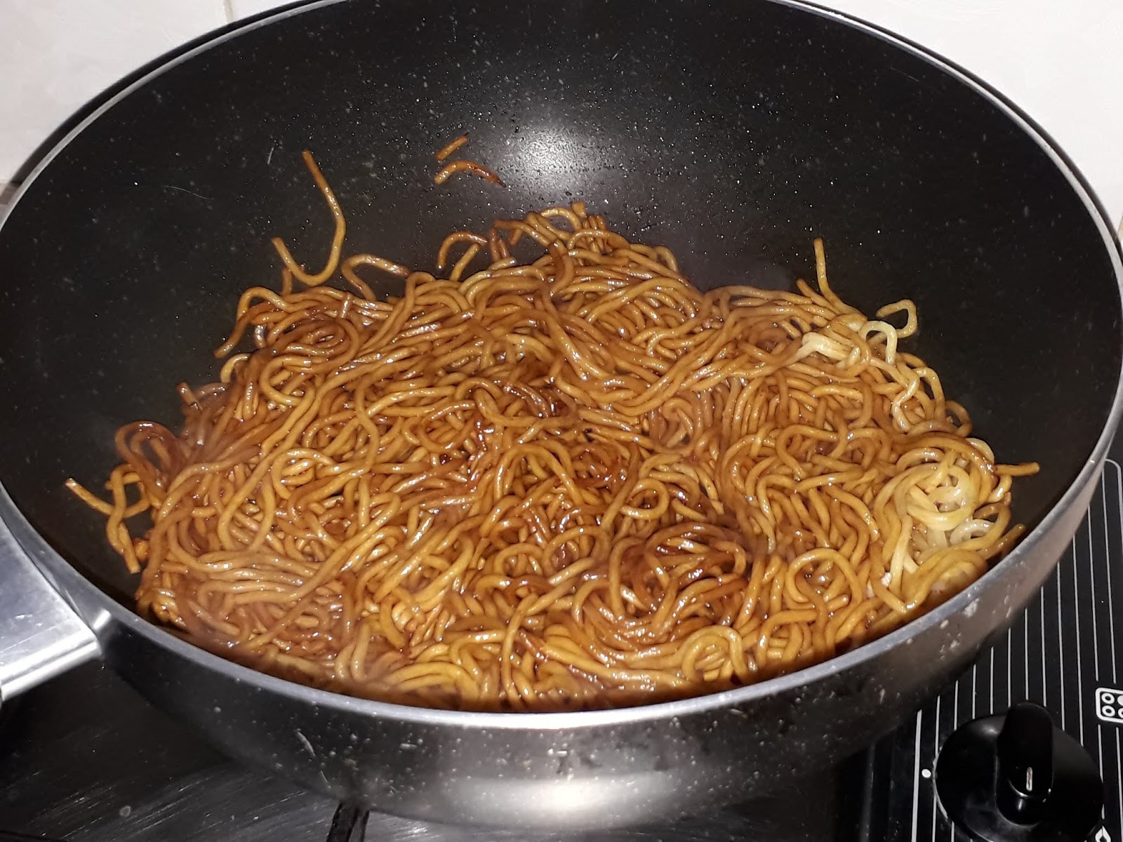 Cooking Pleasure FRIED YELLOW NOODLES WITH CHIVES