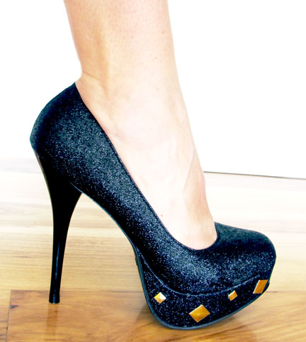 kandeej.com: How to Make Gold Studded Glitter Heels!