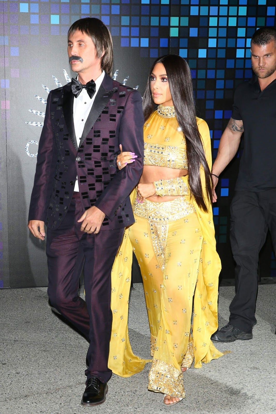 Fashion fan blog from industry supermodels: KIM KARDASHIAN at Tequila