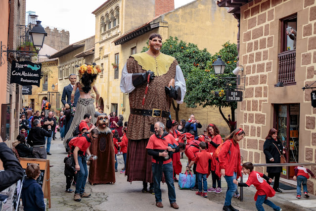 Шествие Гигантов в Испанской деревне, Барселона (Diada Gegants Poble Espanyol Barcelona)