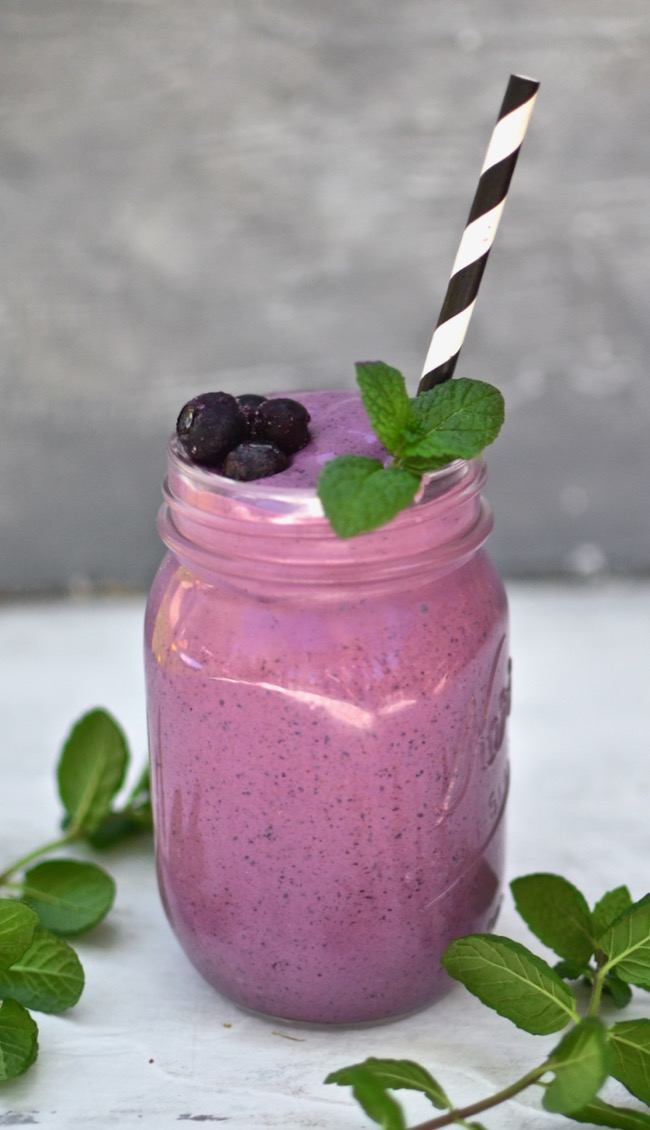 Yammie's Noshery Blueberry Almond Smoothie