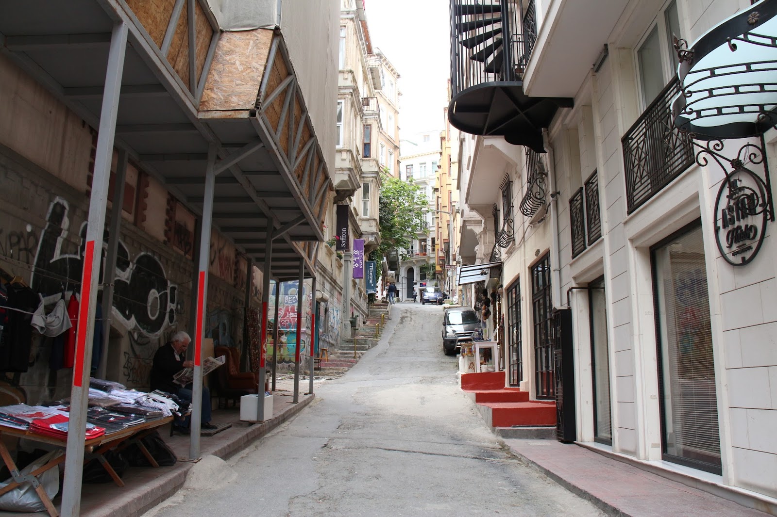 タケオトラベラー Takeo Traveler トルコ旅行 Part 4 タクシム広場 イスティクラル通り 等イスタンブル新市街を散策 ガラタタワーから夜景を楽しむも 外国人観光客向け料金 を支払う