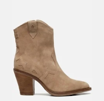 cowboylaarzen ziengs winter De perfecte cowboylaarzen voor deze winter. Deze cowboylaarzen zijn helemaal in en hoe combineer je cowboylaarzen in een outfit.