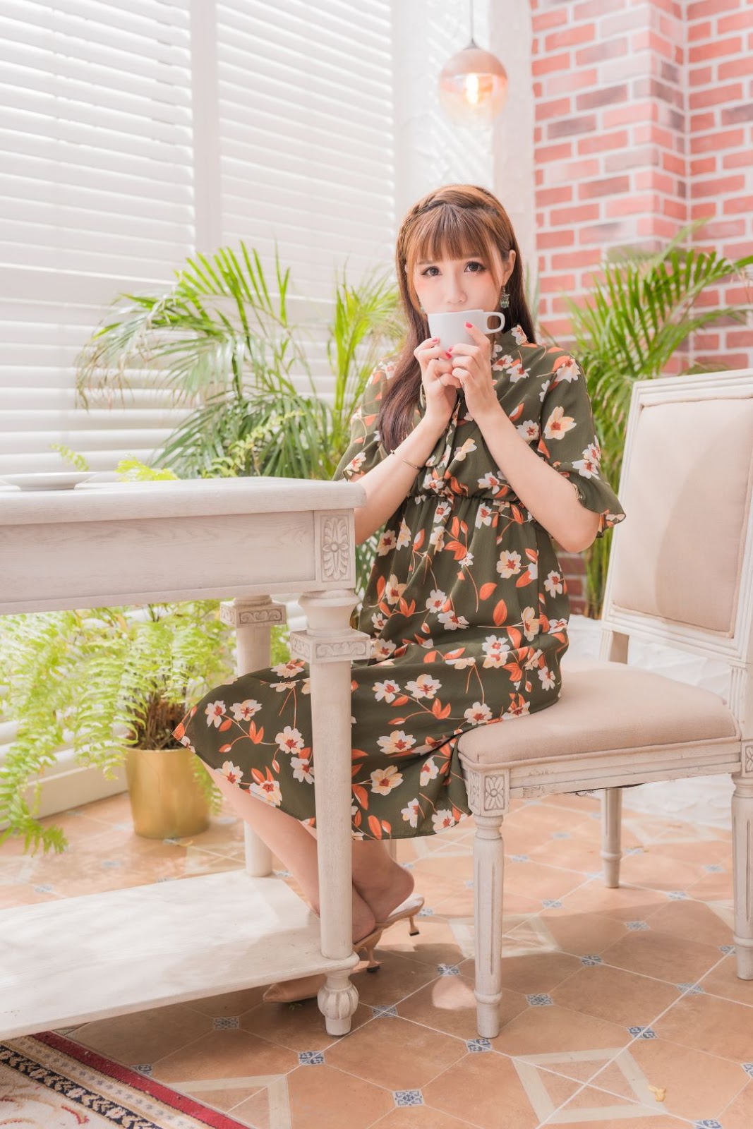 Qiao Qiao Er - 喬喬兒 - 2019.08.11 - Coffe Time Waiting For Someone - TruePic.net