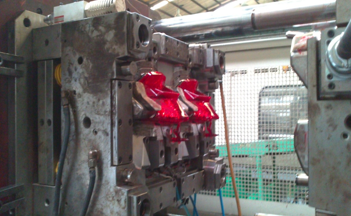 Pembuatan Mika Lampu Motor Beat dengan Proses Injection