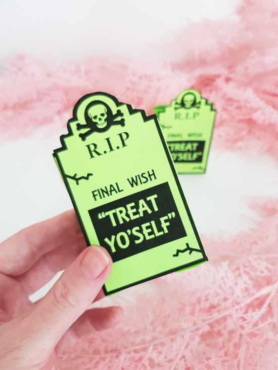How To Make Mini Gravestone Halloween Treat Bags FREE DIY Printable how-to-make-mini-gravestone-halloween-treat-bags-free-diy-printable