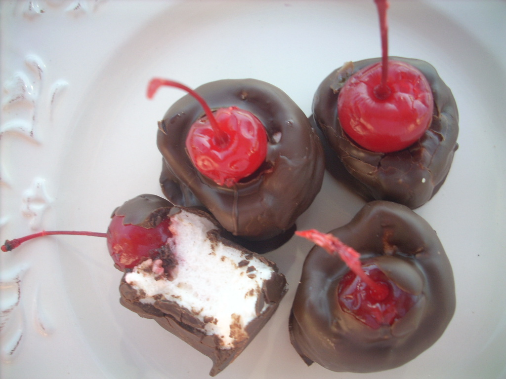 Canela kitchen (gloria) Marshmallow cherry kisses (a Valentine treat)