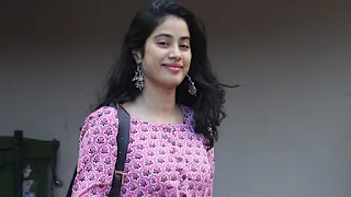 janhavi kapoor janhavi kapoor shake her lags on aishwarya rai's movie 'umrao jaan' song 'Salaam'