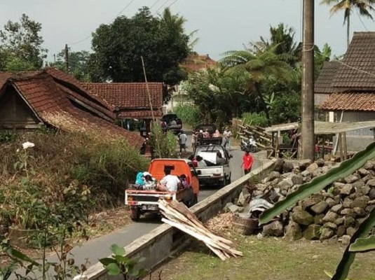 Evakuasi Dimulai Saat Gunung Merapi Paling Aktif di Indonesia Bergemuruh