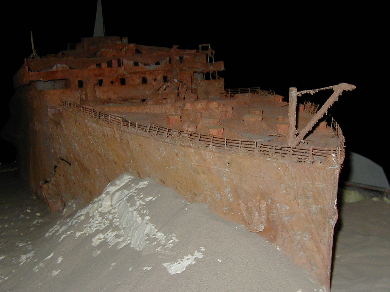 http://1.bp.blogspot.com/-dZ7j2H5Gg-I/TyY-T9IWcLI/AAAAAAAAAH8/DOeJMdv1Aao/s1600/Titanic+wreck.jpg