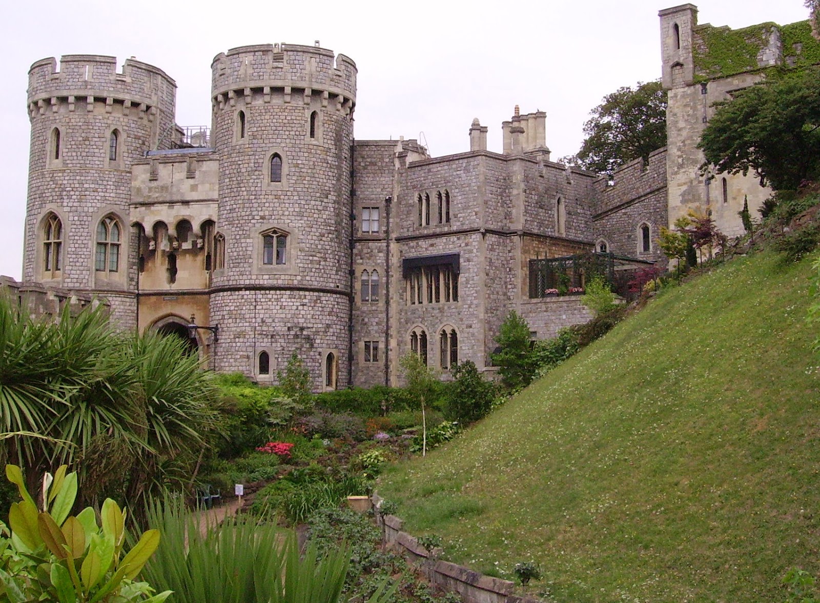 Travel with Me WindsorEngland Iconic House of a Distinguished Monarchy.