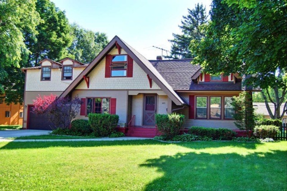 Distinctive Sears Kilbournes in the Suburbs