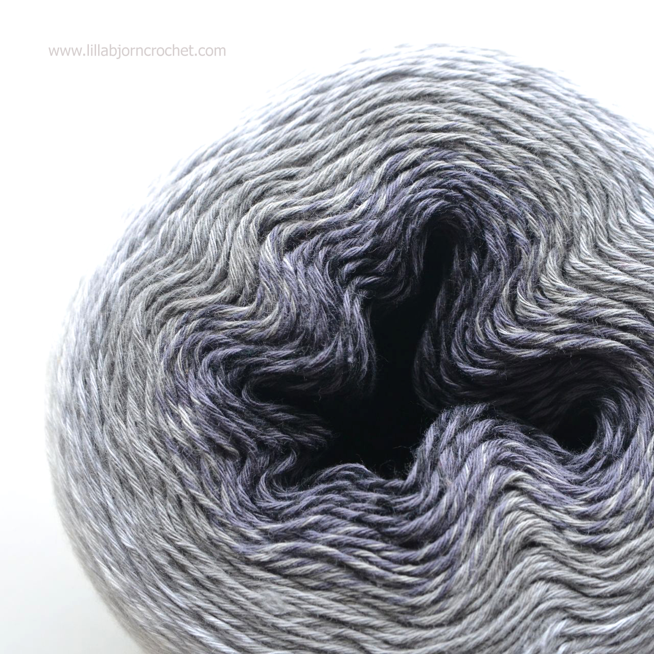 Whirl is a new yummy yarn by Scheepjes. Inspired by flavours of ice cream it comes in 12 gorgeous and soft gradient shades. Yarn review by Lilla Bjorn Crochet