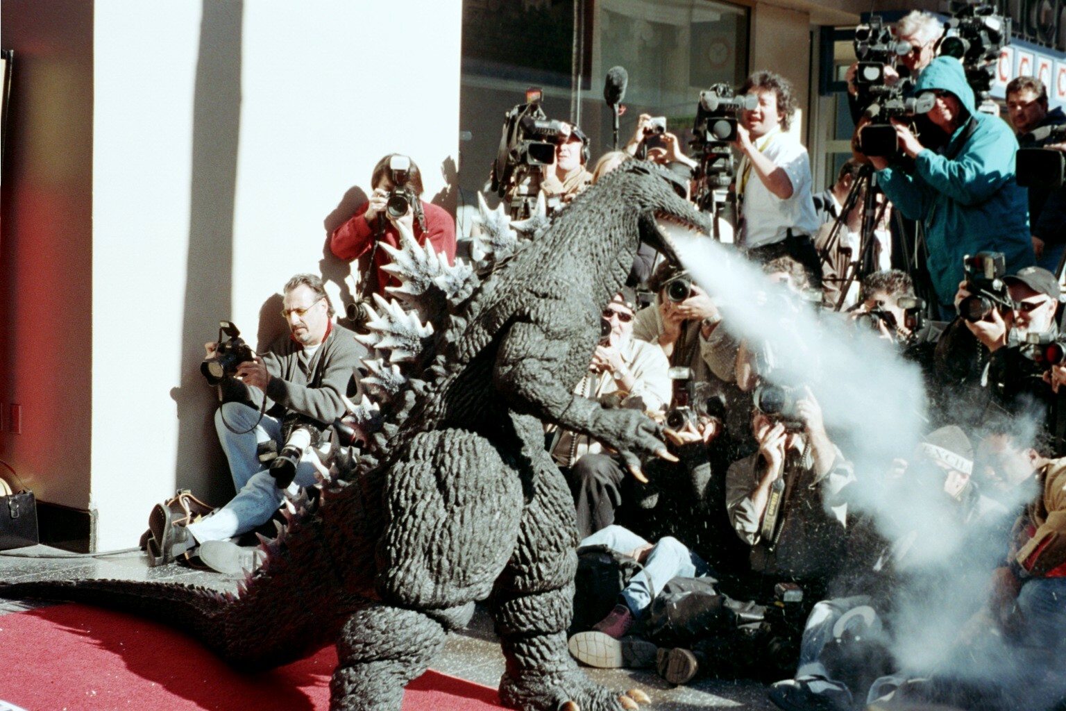 Костюм годзилла детский. Хэйсэй годзилла neca. Аллея славы в голливуде годзилла. Man in the suit godzilla horror. Годзилла 6.