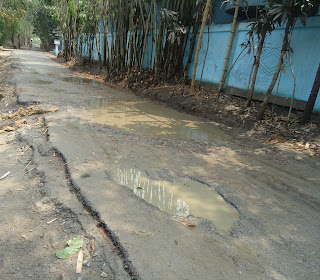 কুলাউড়া রাস্তার বেহাল দশা, যে কোন সময় ঘটতে পারে বড় ধরনের দুর্ঘটনা