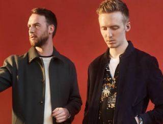Lirik HONNE - Location Unknown Arti dan Terjemahan