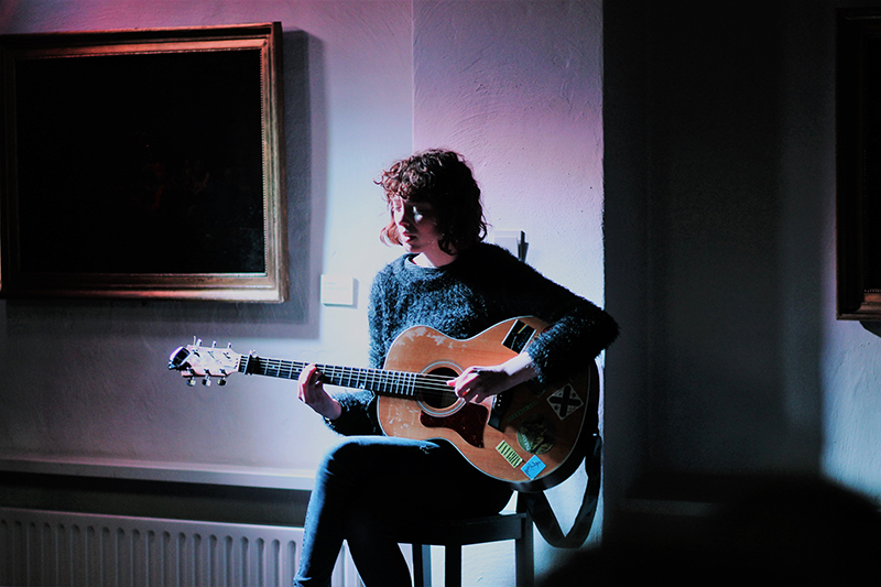 Laveda S Dichotomous Dream Pop Distortion Of L From The Debut