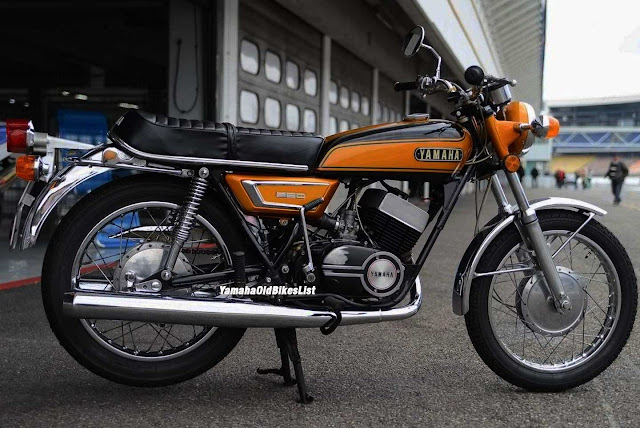 1972 Yamaha DS7 250cc 2-Stroke Classic Motorcycle