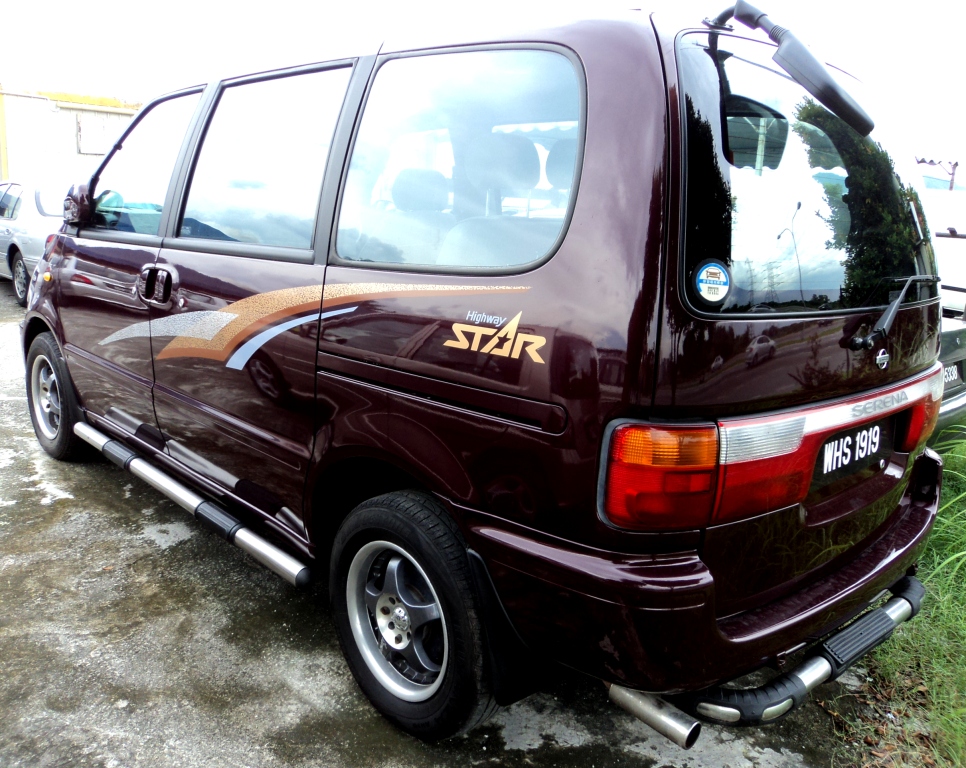 Nissan serena 2000