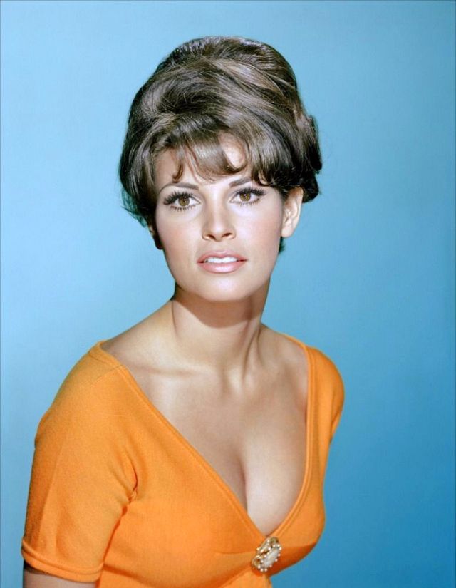 Color photos of young Raquel Welch  The classic beauty of the 1960s - 94