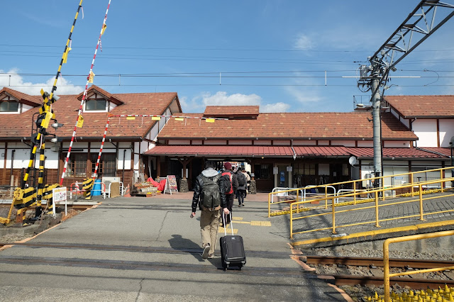 fujisan, fujiyama, kawaguchiko, backpacking, flashpacking, jepang, fujisan train, kawaguchijo station