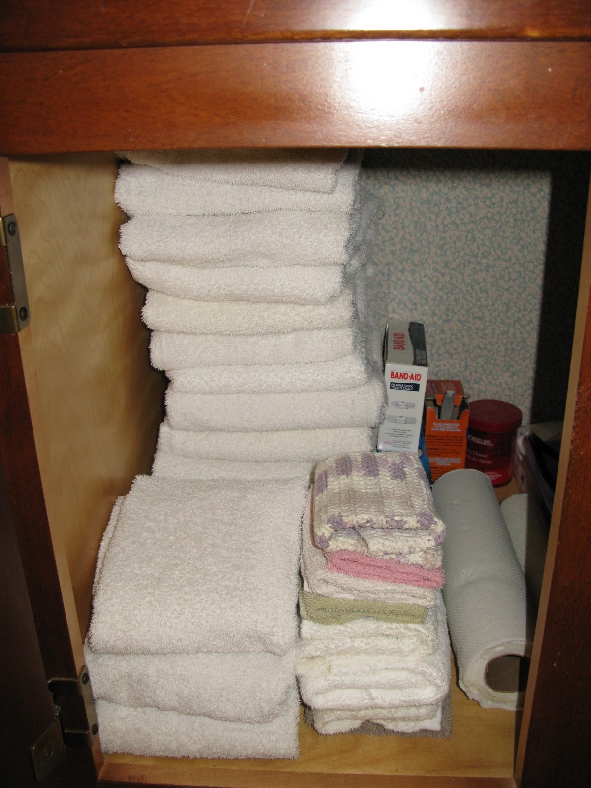 Marie Kondo Towel Folding Marie kondo teaches us the best way to fold