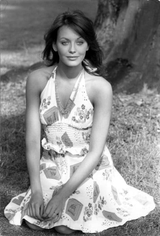 40 Glamorous Photos of Lesley-Anne Down in the 1970s.