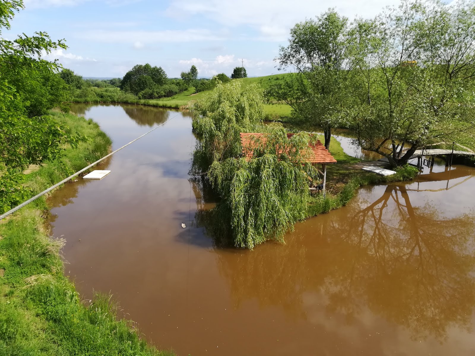 Balta "Trei Izvoare" Tulghies, patroni Victor si Valentina Barle