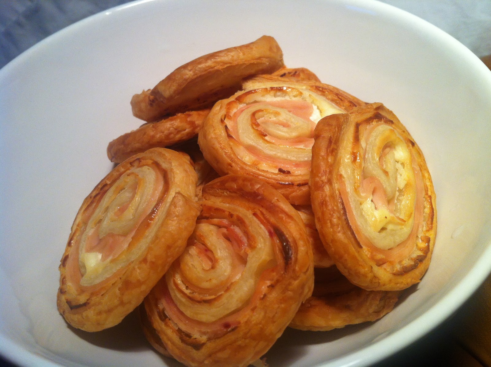 Schinken-Frischkäse Blätterteigschnecken ~ Küchenmaus