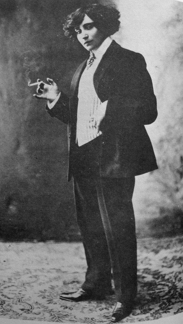 20 Fascinating Vintage Photos of a Young and Beautiful Colette From the