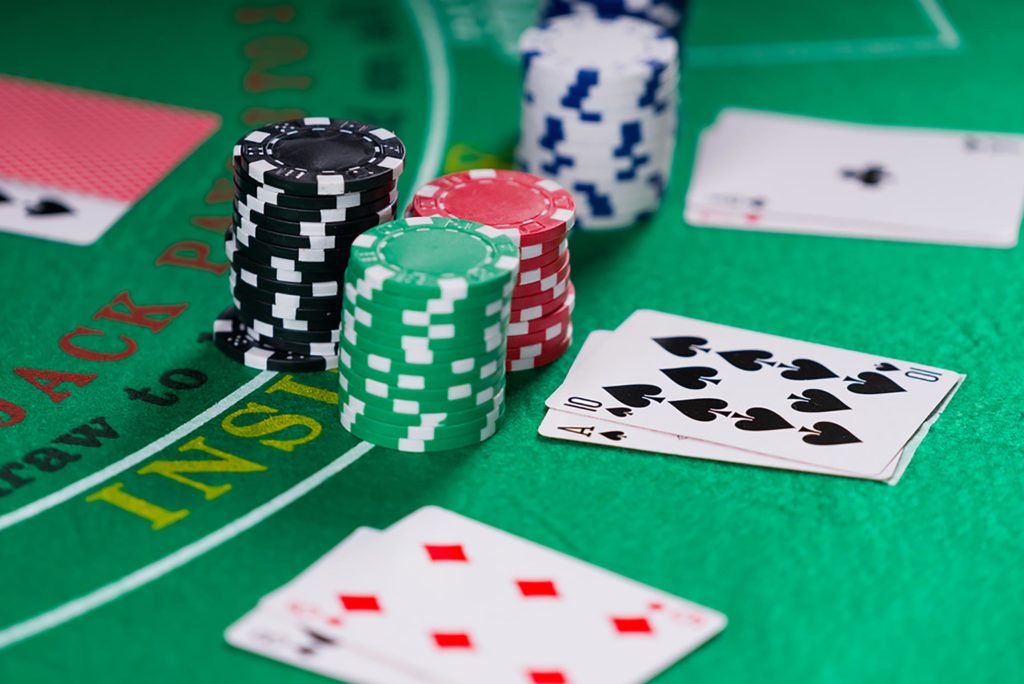 How To Play Online Poker In a Right Way To Earn Huge Money?