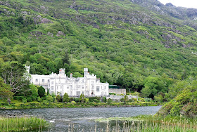 Kylemore abbey, irlanti, luostari, linna, connemara, vuoristo, järvi, kaunis maisema