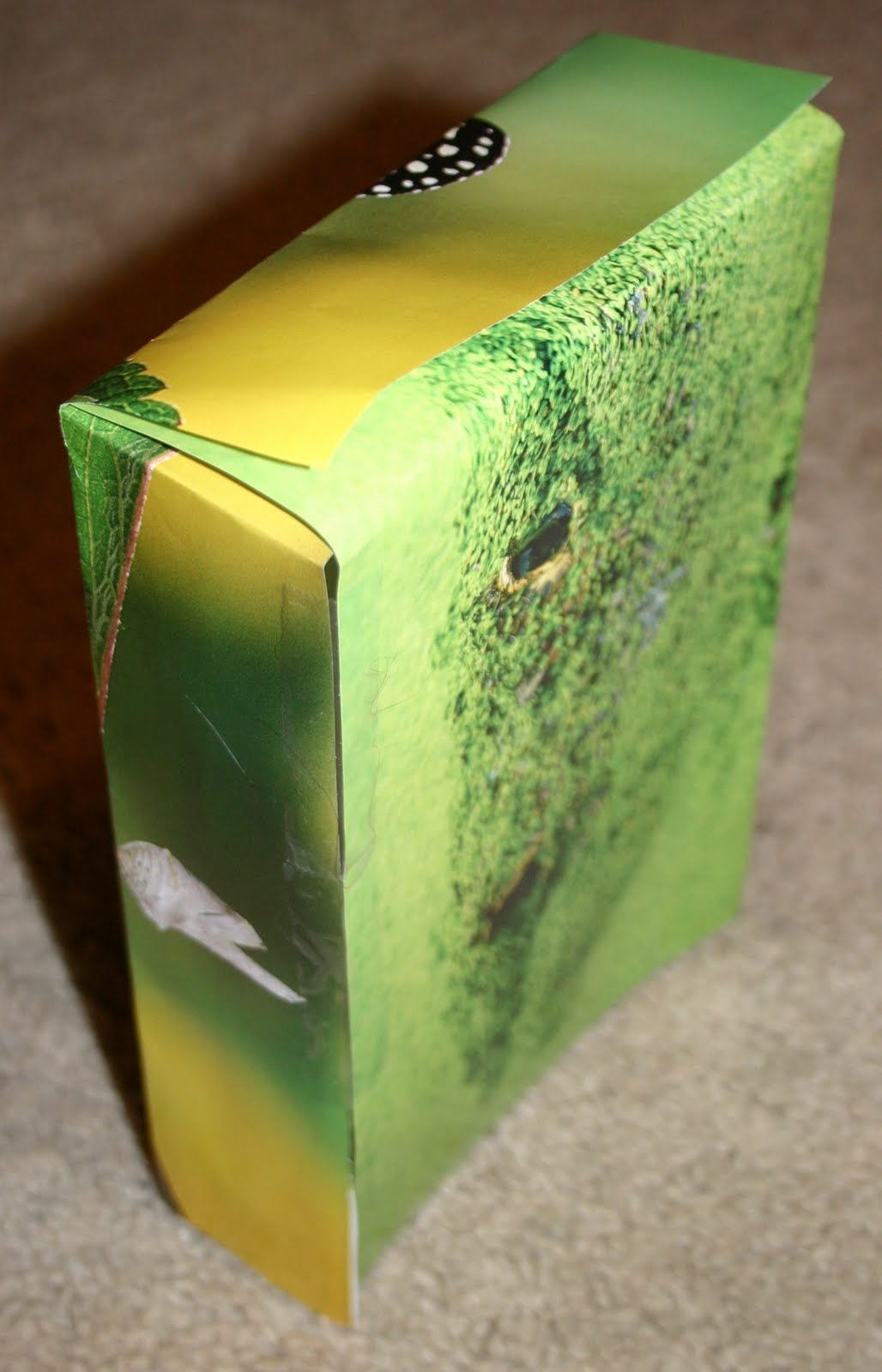 How to Make Recycled Gift Bags from Calendars