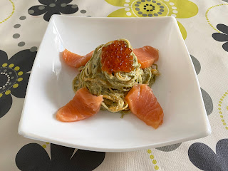 Tricolor spaghetti with zucchini pesto, salmon and salmon caviar