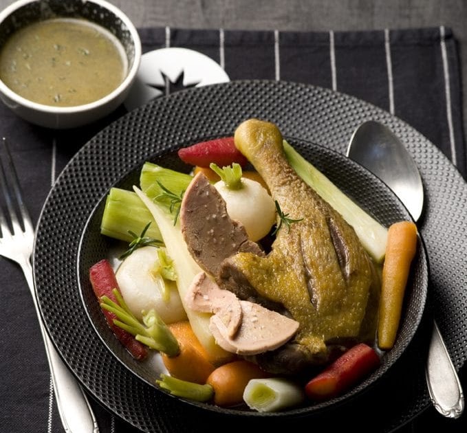 Pot au feu de canard les pieds sous la table