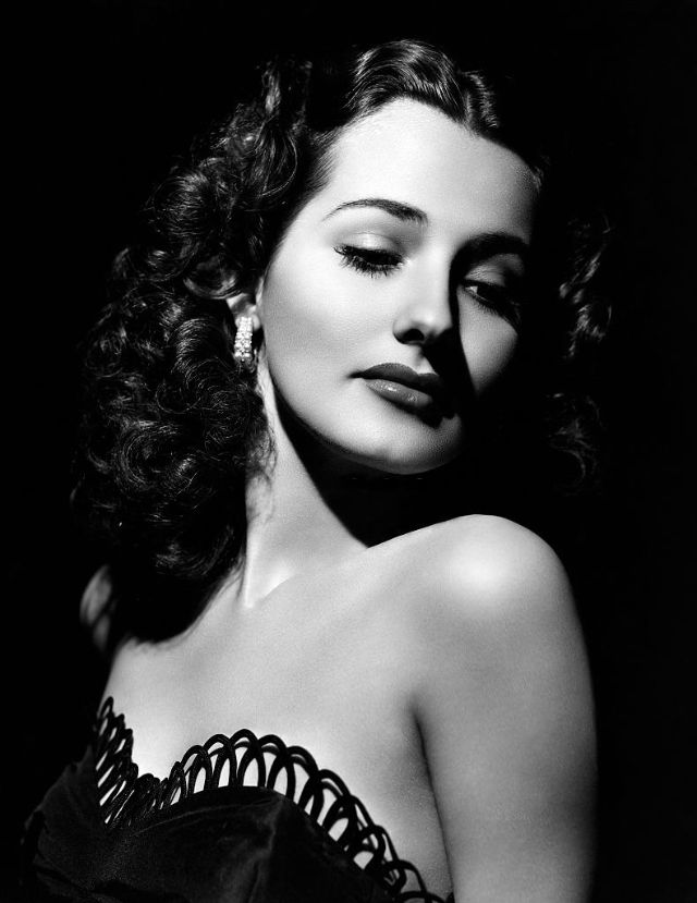 40 Glamorous Photos of American Actress Brenda Marshall in the 1930s