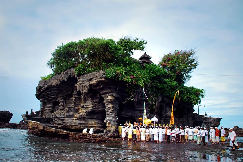 Pura Tanah Lot, Destinasi Penuh Sejarah dan Legenda Hindu Bali