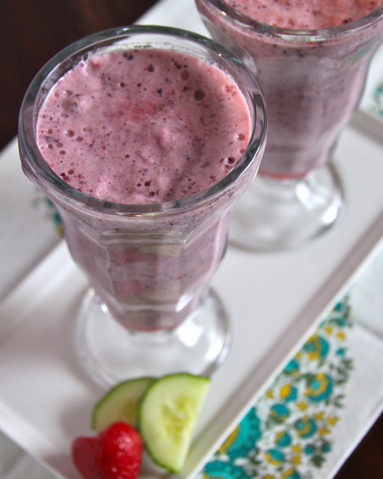 foodie fridays: cucumber-berry smoothie - Climbing Grier Mountain