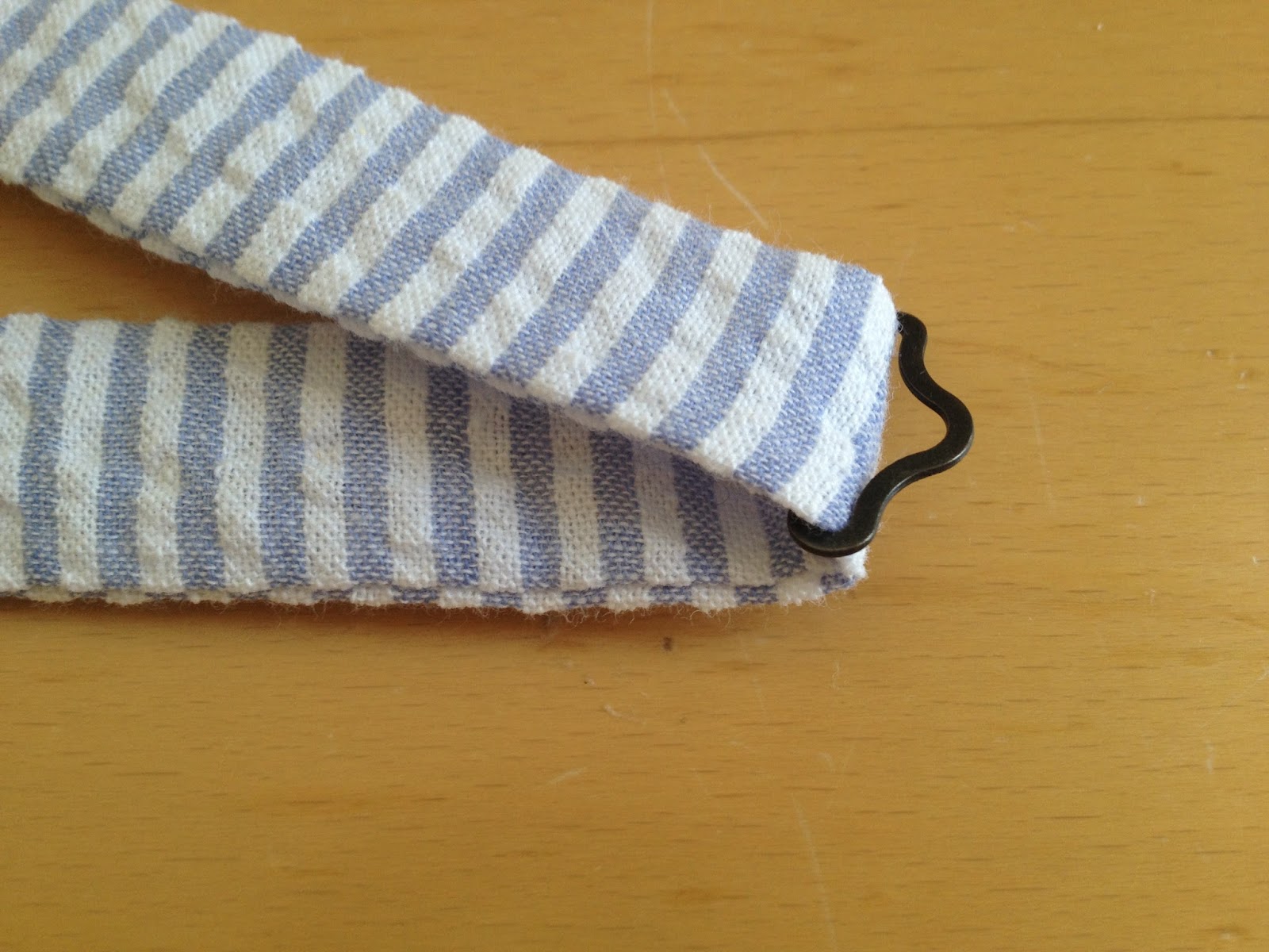 how to use a pre tied bow tie