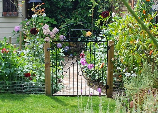 Methods to build your own garden gate