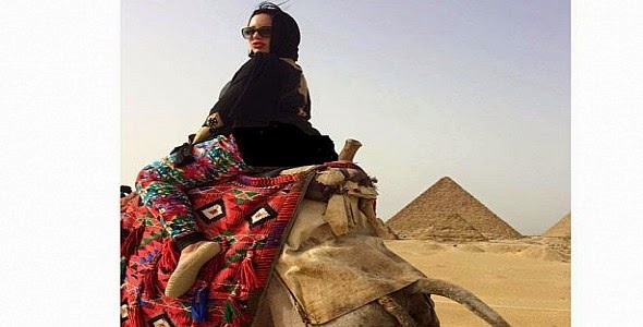 وأوضحت الصحيفة أن نجمة الأفلام الأباحية كارمن دي لوز نشرت صور لها عبر حسابها على موقع التواصل ...