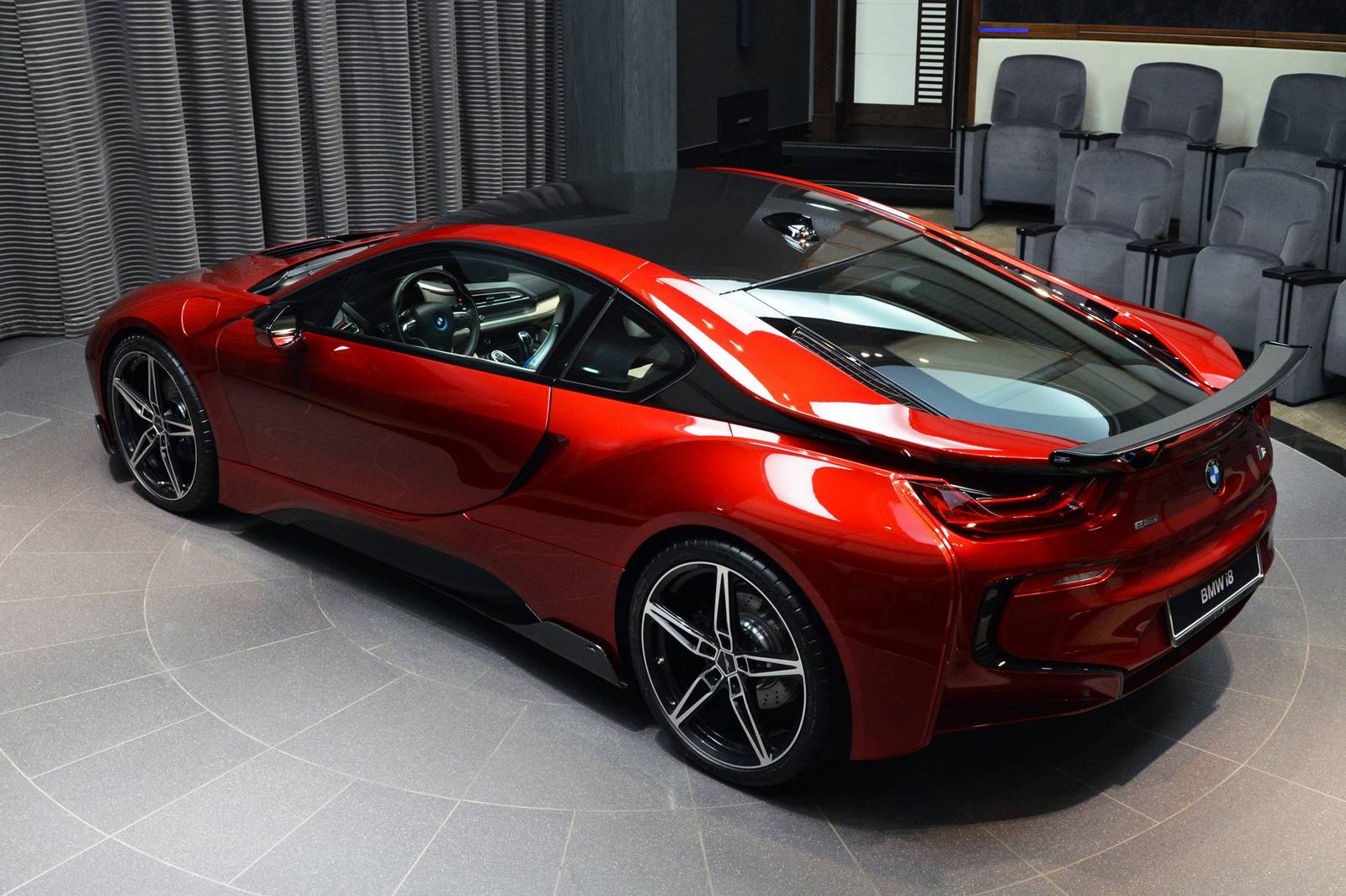 BMW i8 красная
