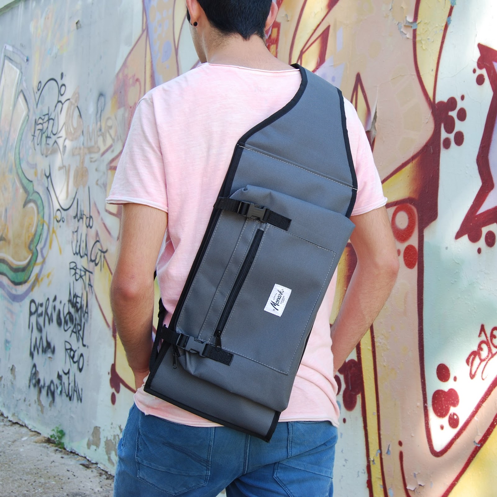 MONARK SUPPLY SKATEBOARD BACKPACK IN GREY COLOR