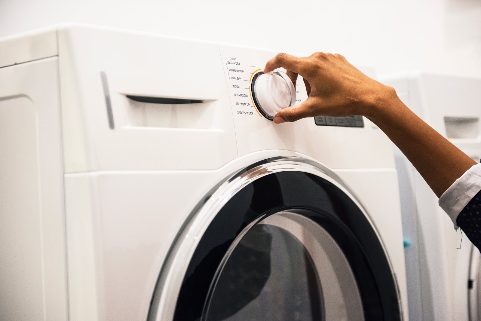 How to wash clothes in a washing machine?