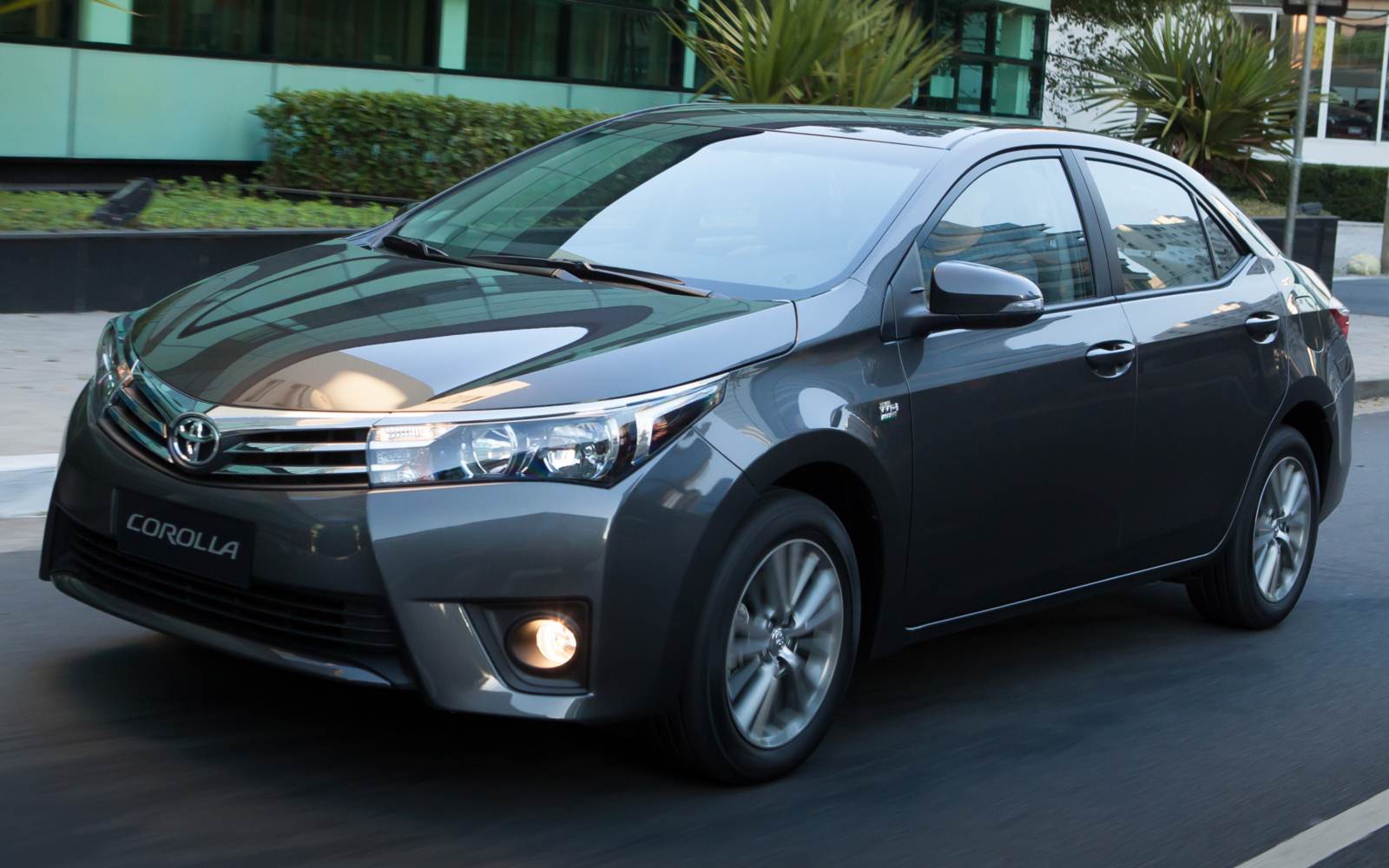 Toyota Corolla é o líder entre os sedãs médios