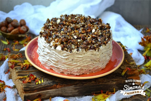 Tort cu alune de padure, migdale si nuci caramelizate